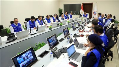 وزير الصحة يوجه بالالتزام بجداول نوبتجيات العيد للفرق الطبية 