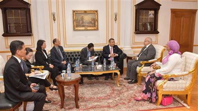 رئيس جامعة القاهرة يستقبل وفدًا رفيع المستوى من جامعة فودان الصينية