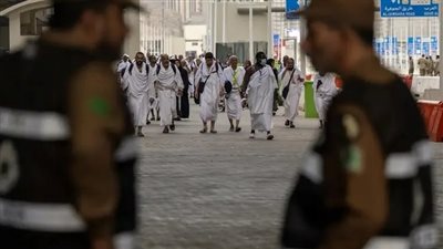  الحجاج يواصلون التوافد إلى مشعر منى لقضاء يوم التروية