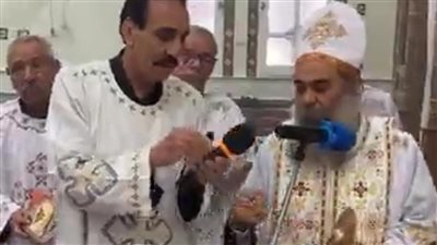 الأب بقطر نسيم يبدأ فعاليات الخمسين المقدسة بكنيسة العذراء