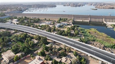 وزير النقل يأمر ببدء التشغيل التجريبي لمحور بديل خزان أسوان على نهر النيل