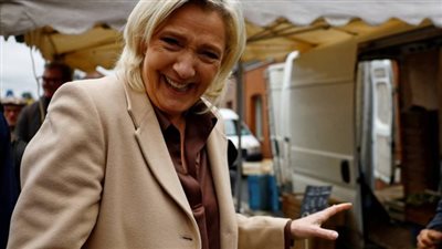 مارين لوبان تتعهّد بتشكيل حكومة وحدة وطنية بـ فرنسا حال الفوز بالانتخابات