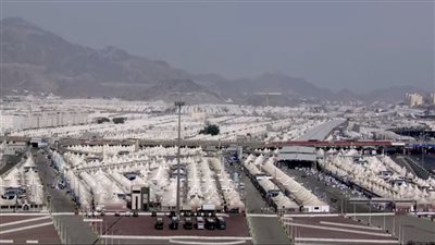 حجاج بيت الله الحرام يقضون يوم التروية بمشعر منى (بث مباشر) 