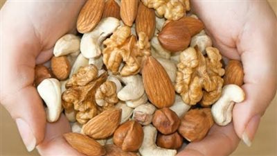 مكسرات تساعد على خسارة الوزن