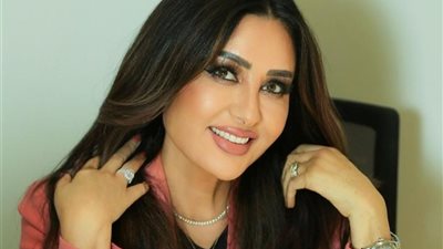 لطيفة تكشف تفاصيل ألبومها الجديد وبيع سيارتها بسبب ألبوم 