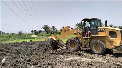 إزالة التعديات ومصادرة مواد البناء بطامية في الفيوم 