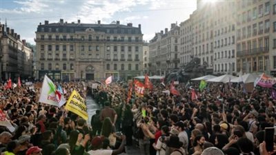 مظاهرات حاشدة في باريس وعدة مدن فرنسية ضد اليمين المتطرف