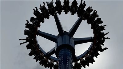 نجاة 30 راكبًا من حادثة في الملاهي الأمريكية 