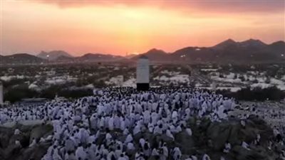 بدء نفرة الحجاج من مشعر عرفات إلى المبيت بمزدلفة (شاهد) 
