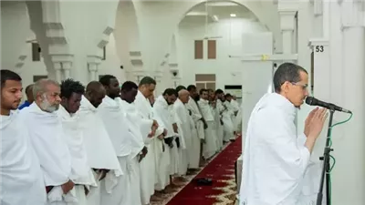 أجواء إيمانية.. الحجاج يؤدون صلاتي المغرب والعشاء بمسجد المشعر الحرام 