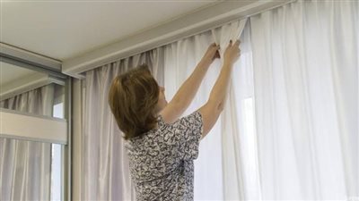 لو معندكيش وقت| طريقة تنظيف الستائر دون فكها وتركيبها