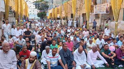  الآلاف من أهالي الإسكندرية يؤدون صلاة عيد الأضحي بساحة أبوالعباس