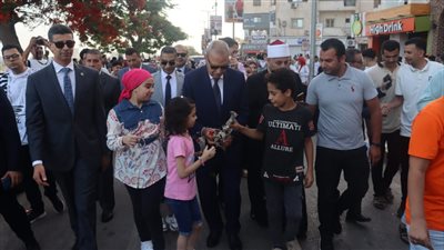 محافظ القليوبية يؤدي صلاة عيد الأضحى بمسجد ناصر بمدينة بنها 