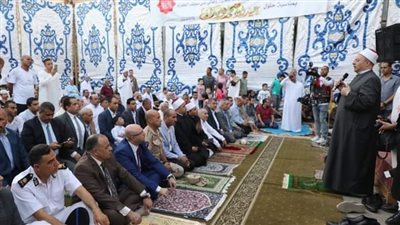  محافظ بني سويف يؤدى شعائر صلاة عيد الأضحى المبارك بساحة مسجد عمر بن عبدالعزيز