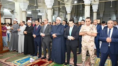 محافظ الفيوم يؤدي صلاة عيد الأضحى المبارك بمسجد ناصر الكبير