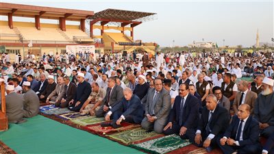 محافظ جنوب سيناء يؤدي صلاة عيد الأضحى بساحة استاد الطور