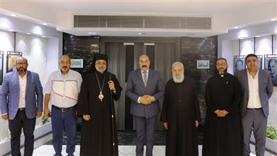 وفد كنيسة الأقباط الكاثوليك يقدم التهنئة لمحافظ أسوان بعيد الأضحى المبارك 