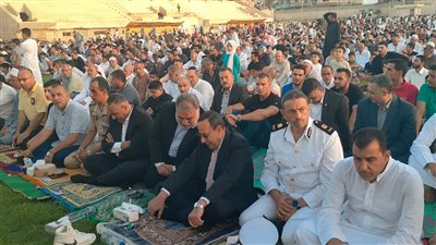 محافظ شمال سيناء يؤدي صلاة عيد الأضحى في ساحة مركز شباب العريش