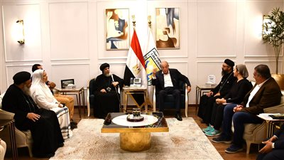 وفد من كتدرائية السمائيين يهنئ محافظ جنوب سيناء بعيد الأضحي