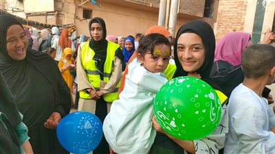 صور| بالونات وحلوى للأطفال احتفالا بعيد الأضحى في الأقصر