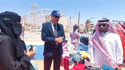  توزيع ملابس بالمجان في مدينة دهب بجنوب سيناء احتفالا بعيد الأضحي