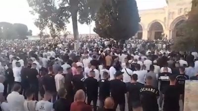 آلاف الفلسطينيين يؤدون صلاة عيد الأضحى بالمسجد الأقصى (شاهد) 