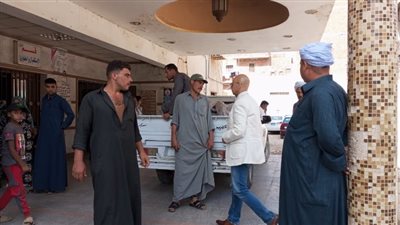 استلموا الوجبات الغذائية في سيارة مكشوفة.. مجازاة مسؤولي مراقبة الأغذية بالحسينية 