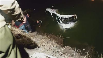 من الكوبري للترعة.. إصابة 4 أشخاص في حادث انقلاب ميكروباص بجمصة 