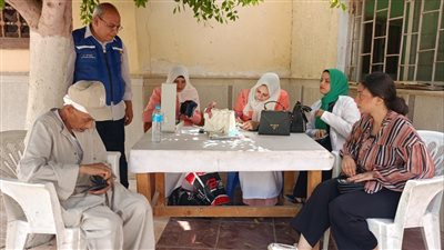 نشر الفرق الطبية وفرق التوعية والتواصل المجتمعي بالحدائق والمتنزهات في سوهاج