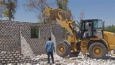 قنا تنفذ حملة لإزالة التعديات بالبناء المخالف في نجع حمادي 