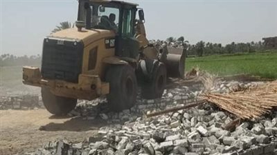 حملات للنظافة العامة وإزالة التعديات بسنورس في الفيوم 