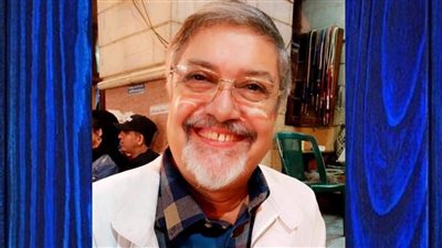 حمدي حافظ يخرج عن صمته في أول ظهور له بعد شائعة موته (شاهد)