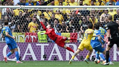 رومانيا تتقدم على أوكرانيا بهدف في الشوط الأول