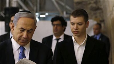 يائير نتنياهو يهاجم المؤسسة الأمنية والقيادة العليا الإسرائيلية