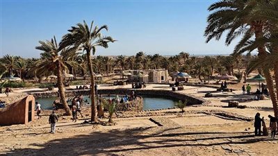 توافد المواطنين على منطقة حمام موسي السياحية بجنوب سيناء