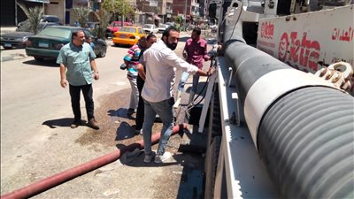 تطهير خطوط وغرف الصرف الصحي بالثلاثينى في الإسماعيلية