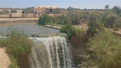 بسبب منع نزول المياه.. انخفاض أعداد زوار شلالات وادى الريان في  ثالث أيام العيد