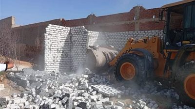 إزالة تعديات البناء المخالف وتطبيق القانون على المتعديين بالشرقية 