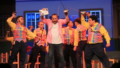 خالد جلال يفتتح العرض المسرحي 