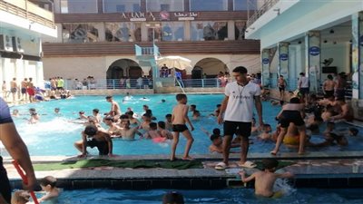 فى ثالث أيام عيد الأضحى.. ازدحام على حمامات السباحة والملاهي بالمنيا 