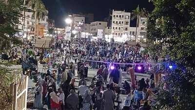 فيديو.. ساحة أبو الحجاج قٍبلة المحتفلين والأجانب يشاركونهم فرحة العيد 