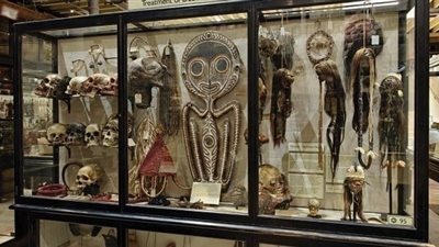 ممنوع للنساء.. متحف بريطاني يخفي قناع أفريقي لسبب غامض (تفاصيل)