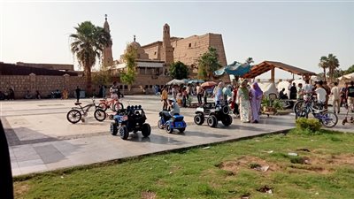 ساحة ابو الحجاج بالأقصر تتحول لملاهي ألعاب في العيد