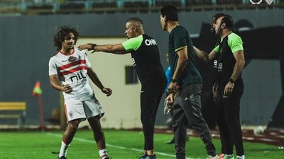جلسة فنيه بين جوميز ولاعبي الزمالك استعدادا لفاركو 