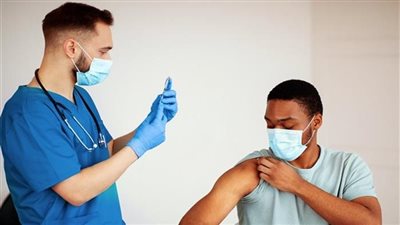 تطعيم الرجال بلقاح فيروس شائع يمنع إصابتهم بنوع سرطان قاتل.. أطباء يوضحون