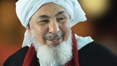 رئيس جامعة القاهرة يهنئ العلامة عبد الله بن بيه لتوليه مجددا رئاسة مجلس الإمارات للإفتاء الشرعي