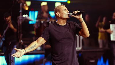 أرقام خيالية.. تعرف على أسعار تذاكر حفل عمرو دياب في الساحل الشمالي 