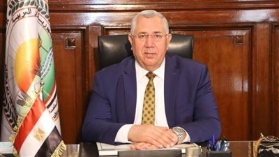 القصير يتابع تجربة زراعة الجوجوبا في غرب المنيا ويوجه بقياس نتائجها باستمرار