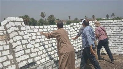 إزالة 5 حالات تعدٍ بقرية أولاد نجم القبلية بنجع حمادي 