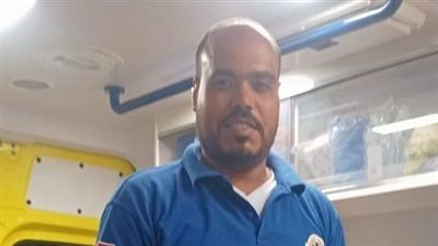 مسعف وسائق ينقذان سيدة حامل ومولودها على الطريق في قنا